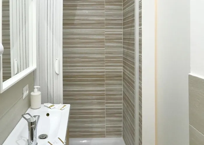 ゲストハウス Elegante Matrimoniale Clemente House Centro カターニア