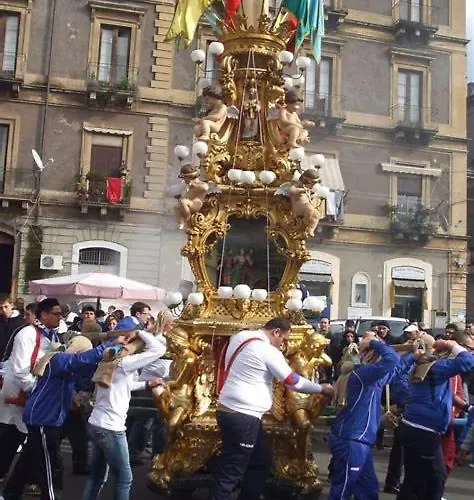 Elegante Matrimoniale Clemente House Centro ゲストハウス カターニア
