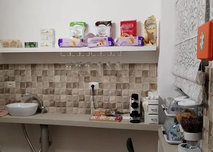 ゲストハウス Elegante Matrimoniale Clemente House Centro 4*